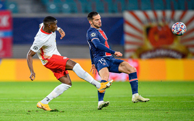 凤凰官方网站 -冲刺阶段体能课后，法兰克福门线救险备战社区盾，气氛紧张，更衣室氛围转暖的简单介绍